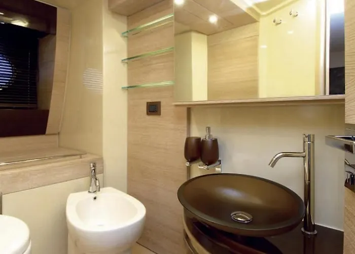 Къща-лодка Azimut