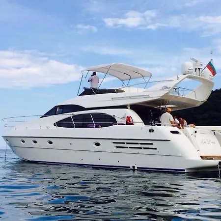 Hotel en barco Azimut *