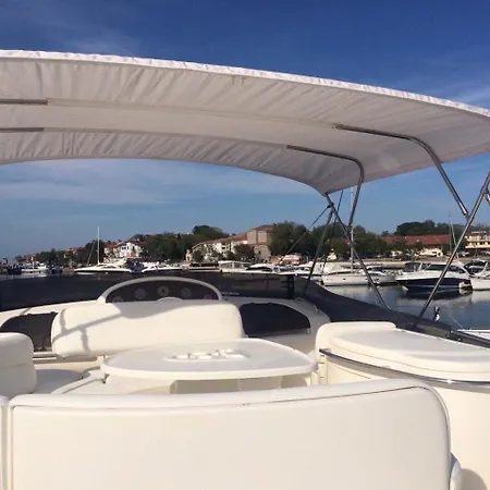 Azimut Hotel en barco