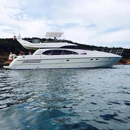 Hotel en barco Azimut